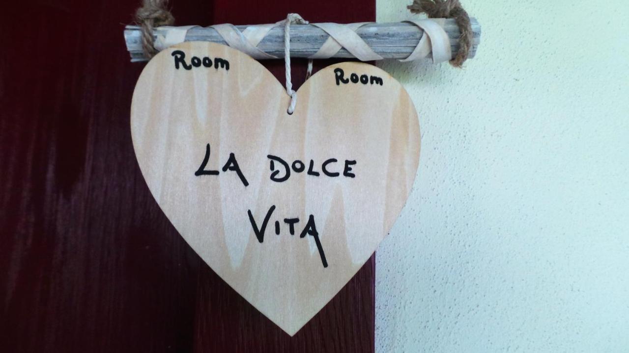 Le Tre Arti Bed & Breakfast Gavirate Bagian luar foto