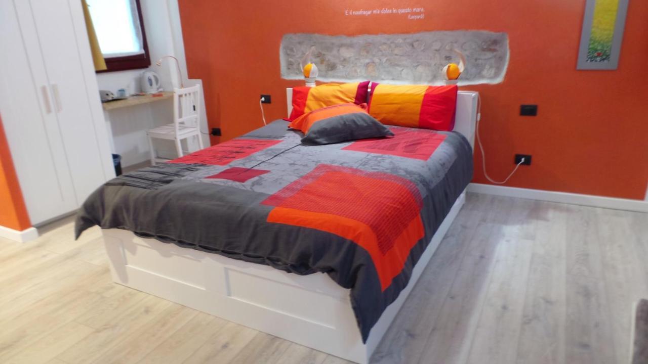Le Tre Arti Bed & Breakfast Gavirate Bagian luar foto