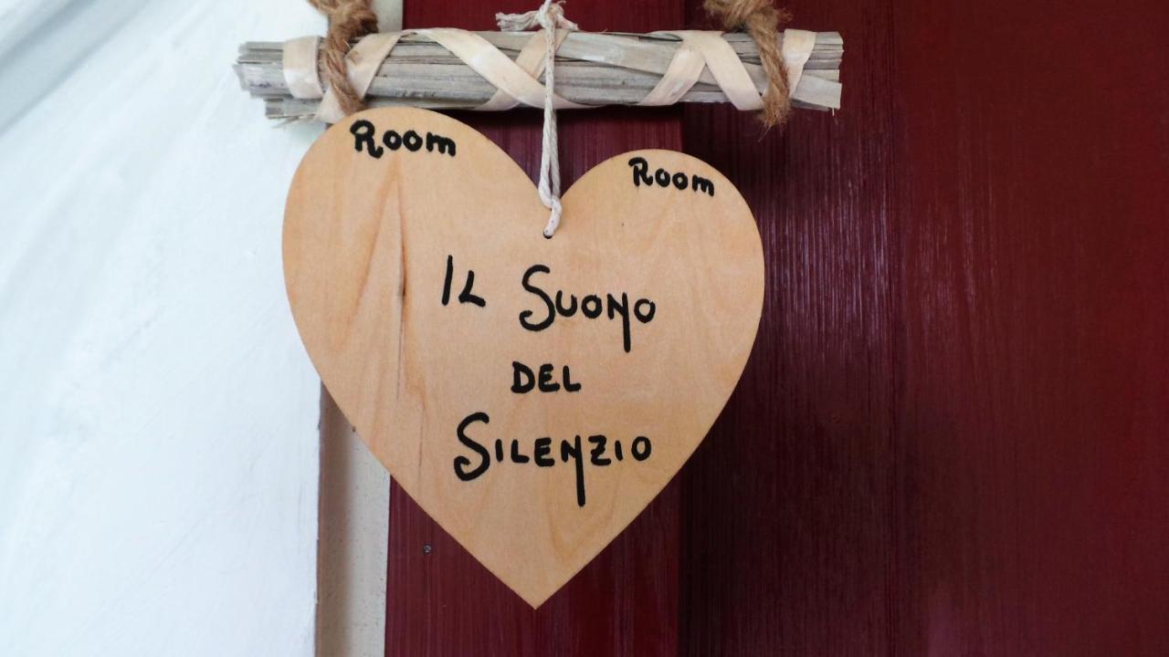 Le Tre Arti Bed & Breakfast Gavirate Bagian luar foto